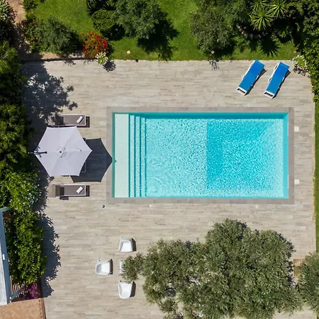Hibiscus Villa *