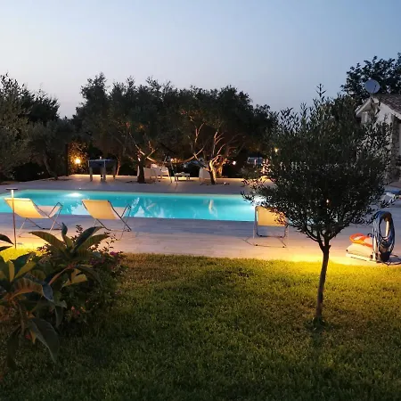 Hibiscus Villa *